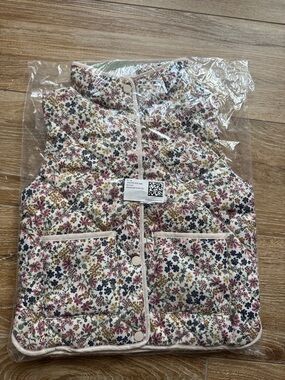 H&M Floral Quilted Vest in White, Pink, Blue, Brown